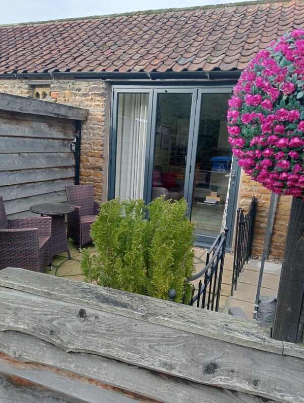 Terrace/patio - Larch Cottage Ruston with hot tub (dogs go free) (Scarborough)