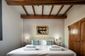 1 habitación, tabla de planchar con plancha, wifi y ropa de cama 
