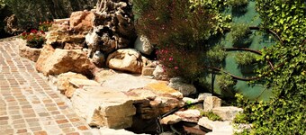 Apartment with garden, heated pool, Wifi, indoor parking