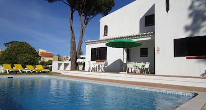 Villa individuelle avec piscine privée à 1,5 km du port de plaisance de Vilamoura