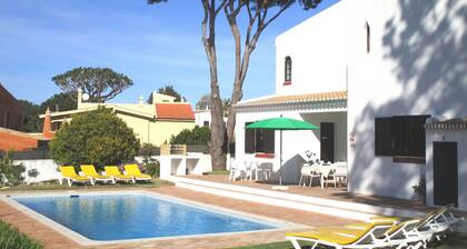 Freistehende Villa mit privatem Pool, 1,5 km vom Yachthafen von Vilamoura entfernt