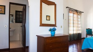 A bedroom with a bed, a dresser, a chair, and a window. - Detached villa with private pool 1.5 km from Vilamoura marina (Vilamoura, Loule)