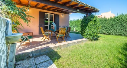 Villa with condominium pool within walking distance of the sea, sleeps 8.
