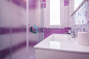 Shower, hair dryer, bidet, toilet paper - Villa Luana with direct access to the sea (Gorgo Lungo)