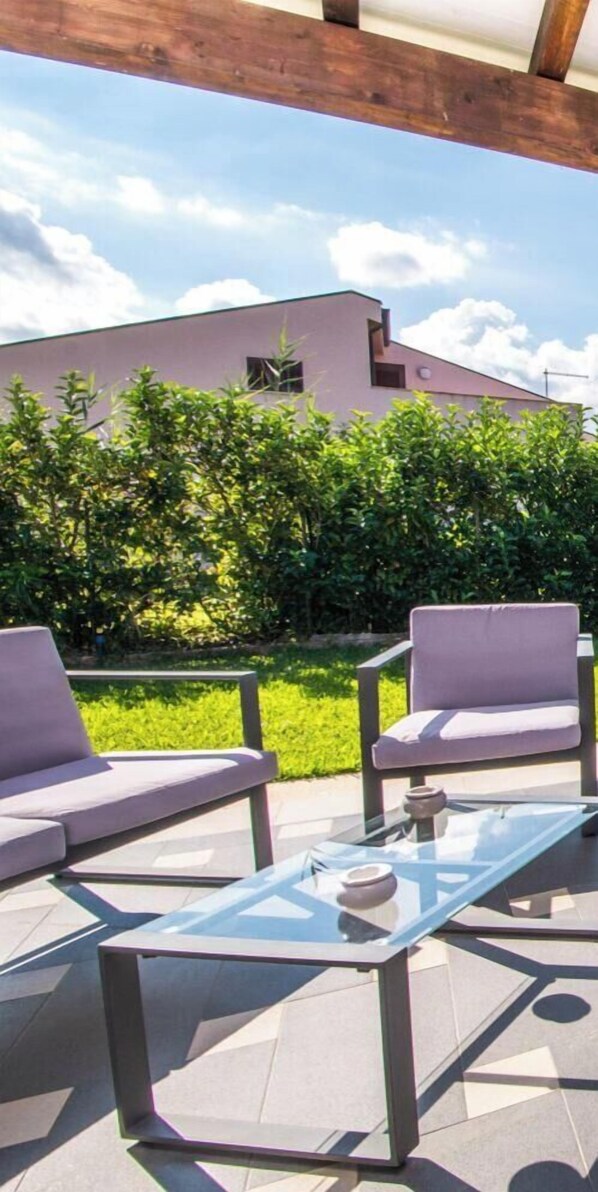 Outdoor dining - Villa Luana with direct access to the sea (Gorgo Lungo)