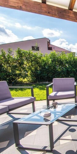 Villa Luana with direct access to the sea