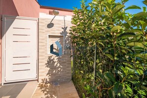 Property grounds - Villa Luana with direct access to the sea (Gorgo Lungo)