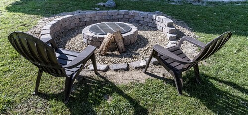 Creekside Cozy Cottage | Fire Pit & Fall Views