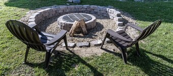 Creekside Cozy Cottage | Fire Pit & Fall Views