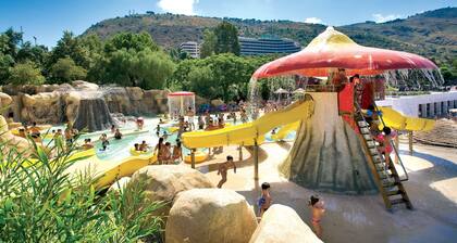 wonderful villa a few steps from the sea with terrace and garden, sleeps 6