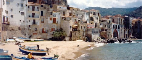 Una spiaggia nelle vicinanze