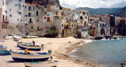 maravillosa villa a pocos pasos del mar con terraza y jardín, capacidad para 6