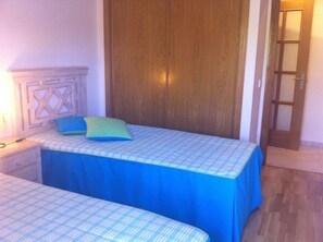 3 bedrooms, iron/ironing board, free WiFi, bed sheets - EXCELLENT T3, NEAR THE BEACH AND VILAMOURA MARINA W / POOL AND GARDEN (Vilamoura)