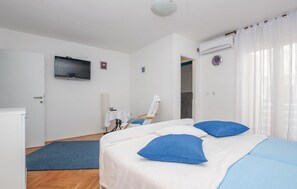 3 bedrooms, free WiFi, bed sheets