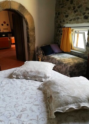 1 bedroom, desk, iron/ironing board, free WiFi