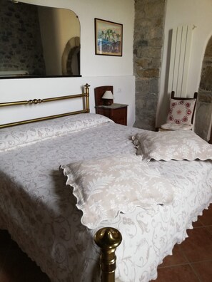 1 chambre, bureau, fer et planche à repasser, Wi-Fi gratuit