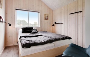 5 bedrooms, travel cot, free WiFi