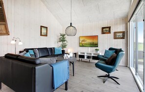 Fernseher, Kamin, DVD-Player, Tischfußball