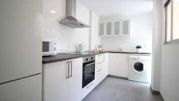 Fridge, microwave, oven, coffee/tea maker