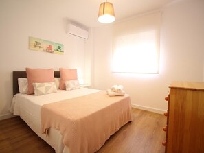 3 bedrooms, soundproofing, iron/ironing board, free internet
