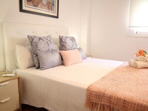 3 bedrooms, soundproofing, iron/ironing board, free internet