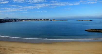 Aurinkoinen puutarhahuoneisto henkeäsalpaavalla paikalla