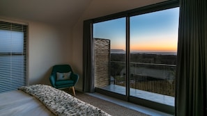 Willow Beach House - master bedroom with 180 degrees sea views at sunset