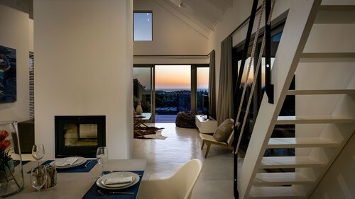 Willow Beach House à droite sur les dunes de sable de Long Beach Noordhoek