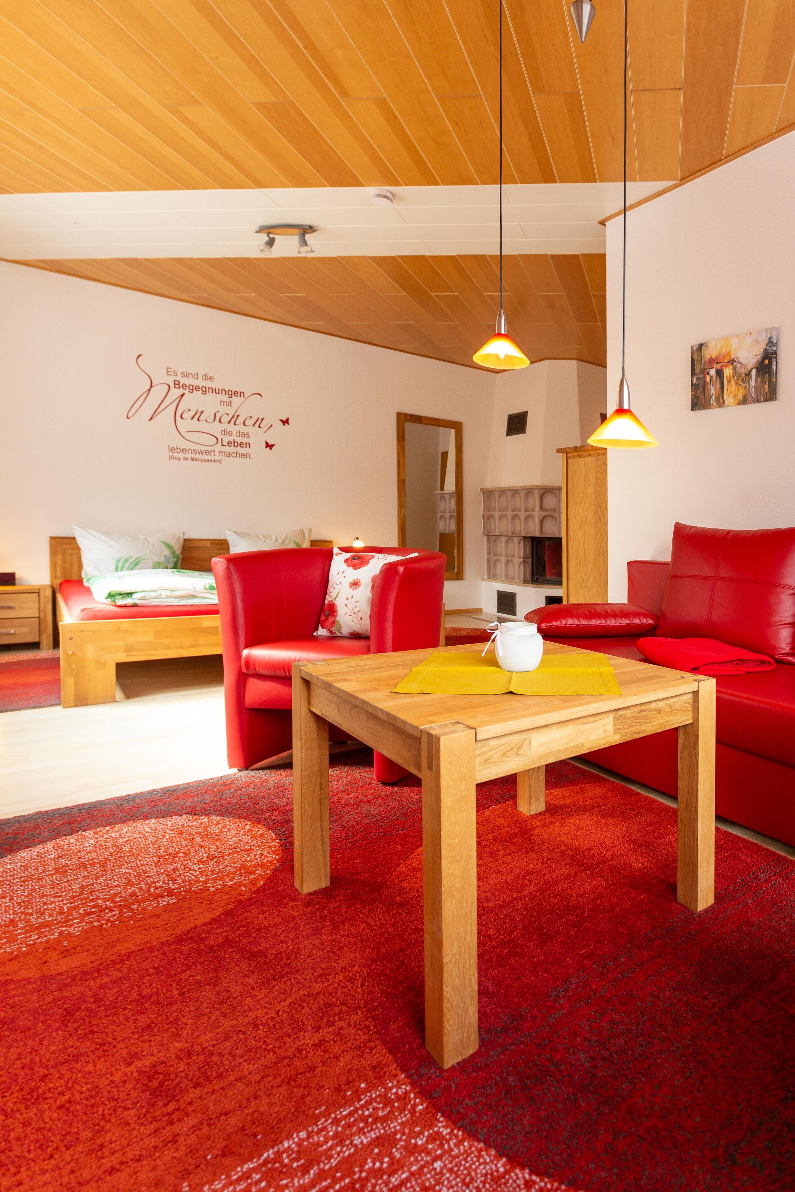 Smart-TV, DVD-Player, Bücher, Stereoanlage