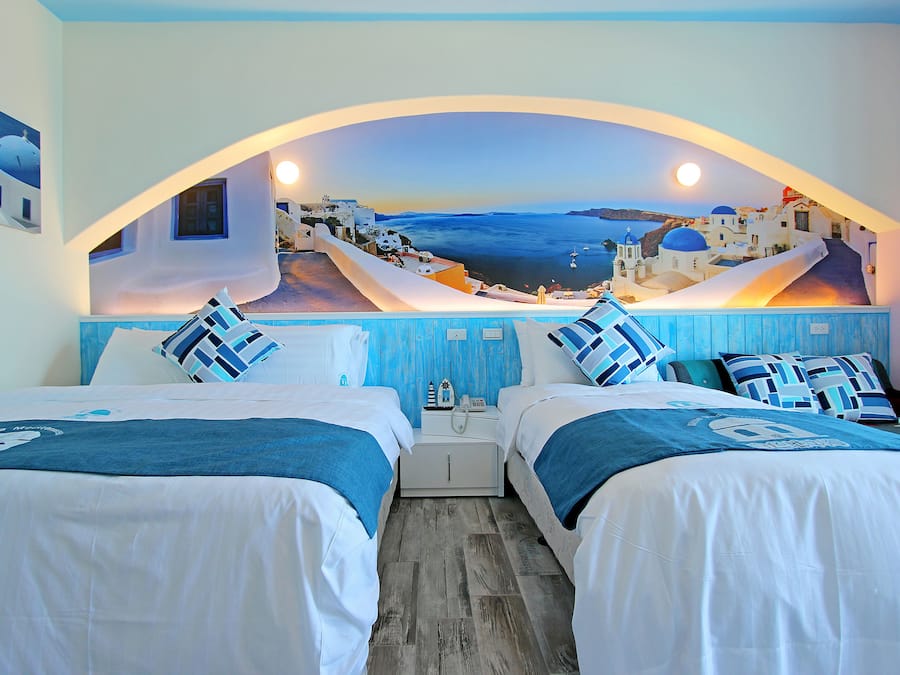 Standard Triple Room, 1 Bedroom, Sea View | Desk, blackout drapes, free WiFi, bed sheets