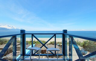 Standard Triple Room, 1 Bedroom, Sea View | Desk, blackout drapes, free WiFi, bed sheets