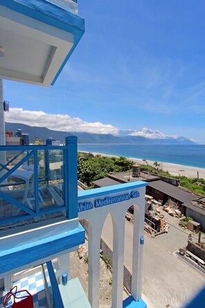 Basic Double Room, 1 Bedroom, Ocean View | Desk, blackout curtains, free WiFi, bed sheets - White Mediterranean (Hualien City)