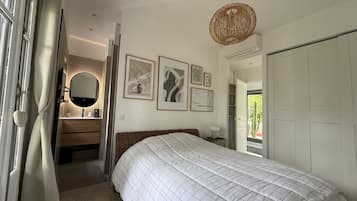 2 bedrooms, desk, iron/ironing board, travel cot