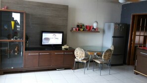 Apartment, 3 Bedrooms | Living area