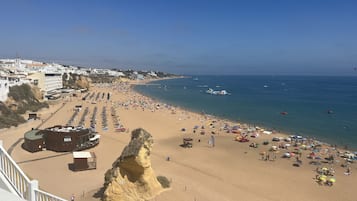 Sulla spiaggia, teli da spiaggia