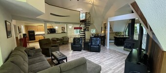 Nestled in forest with private hiking trails. Near horse show, beaches & golfing