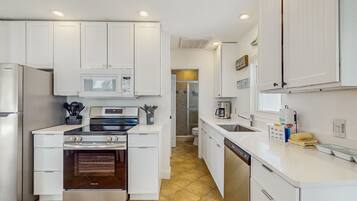 冰箱、微波炉、烤箱、炉灶