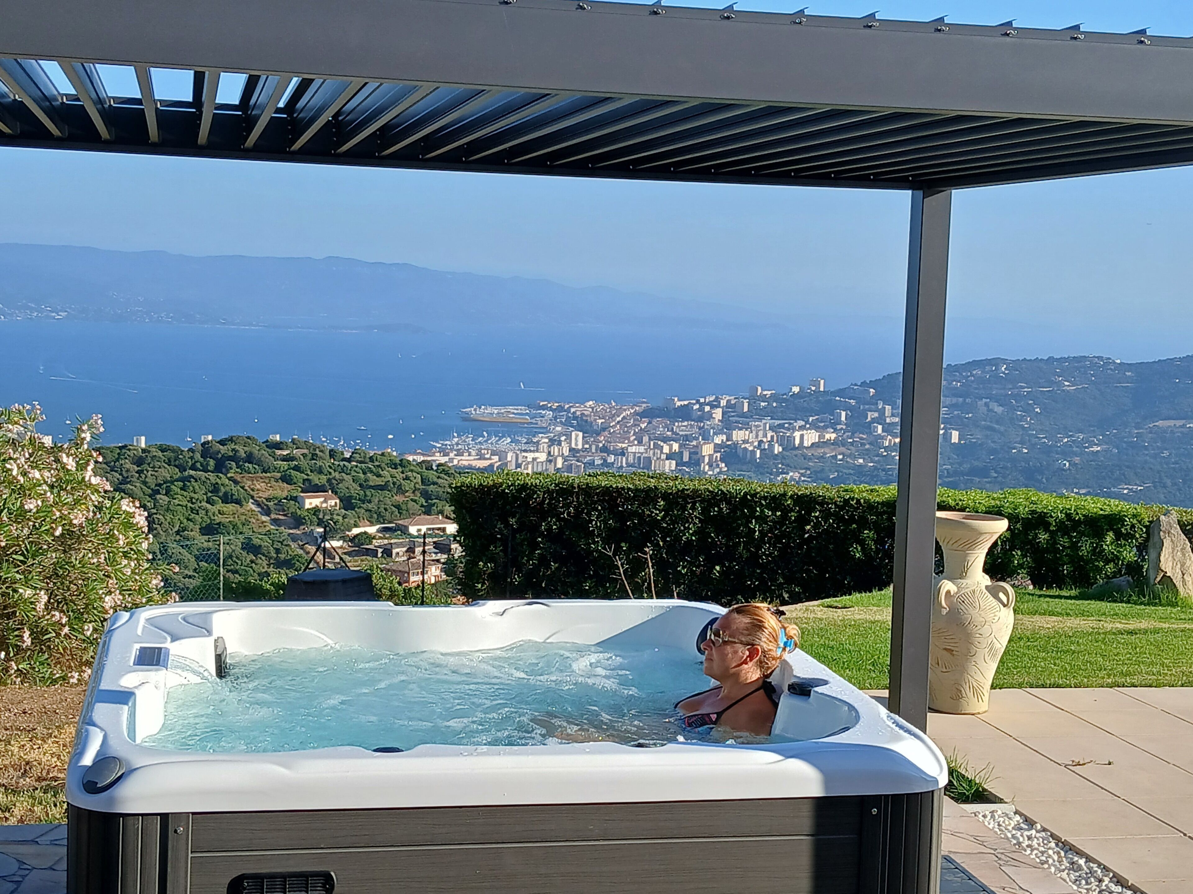 Bain à remous extérieur