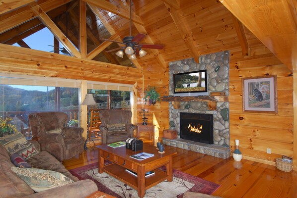 Flachbildfernseher, Kamin, DVD-Player, Tischfußball