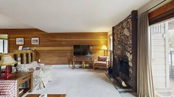 TV, fireplace, DVD player, table tennis