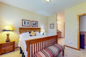 2 bedrooms, iron/ironing board, Internet, bed sheets