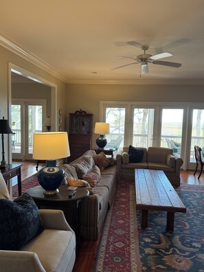 Smart TV, fireplace, DVD player, books