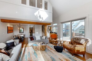 TV, fireplace - Ski-in/ski-out townhome w/ private hot tub, WiFi, W/D (Big Sky)