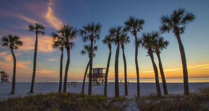 Comfortable island villa with private heated pool, courtyard & easy beach access