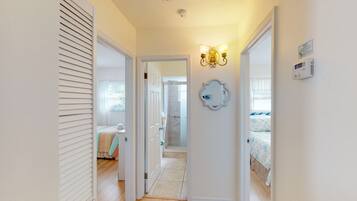 2 bedrooms, iron/ironing board, Internet, bed sheets