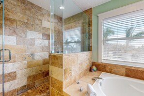 Articles de toilette gratuits, sèche-cheveux, serviettes fournies
