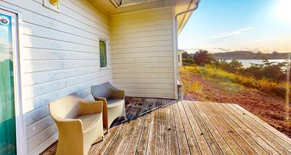 Upstairs Apartment with River Views, Free WiFi, A/C, & Beach Nearby