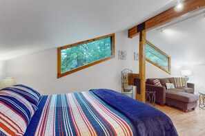 Internet, bed sheets - Beautiful condo with custom touches & mountain views (Girdwood)