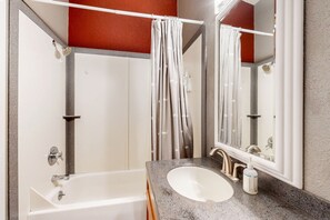 Hair dryer, towels - Condo with Mountain views and access to hiking & skiing (Girdwood)