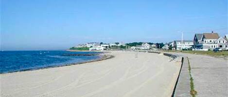 Una spiaggia nelle vicinanze
